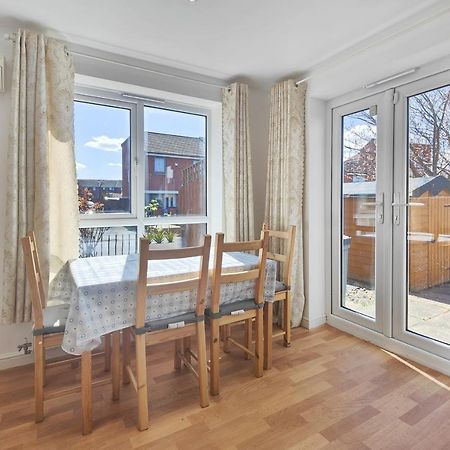 The Metcombe - Holiday Home With Free Parking 10 Minutes Walk To Etihad Stadium & Coop Live Arena Manchester Ngoại thất bức ảnh