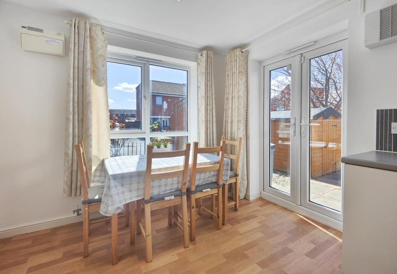 The Metcombe - Holiday Home With Free Parking 10 Minutes Walk To Etihad Stadium & Coop Live Arena Manchester Ngoại thất bức ảnh